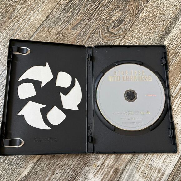 Star Trek Into Darkness DVD - Picture 5 of 7